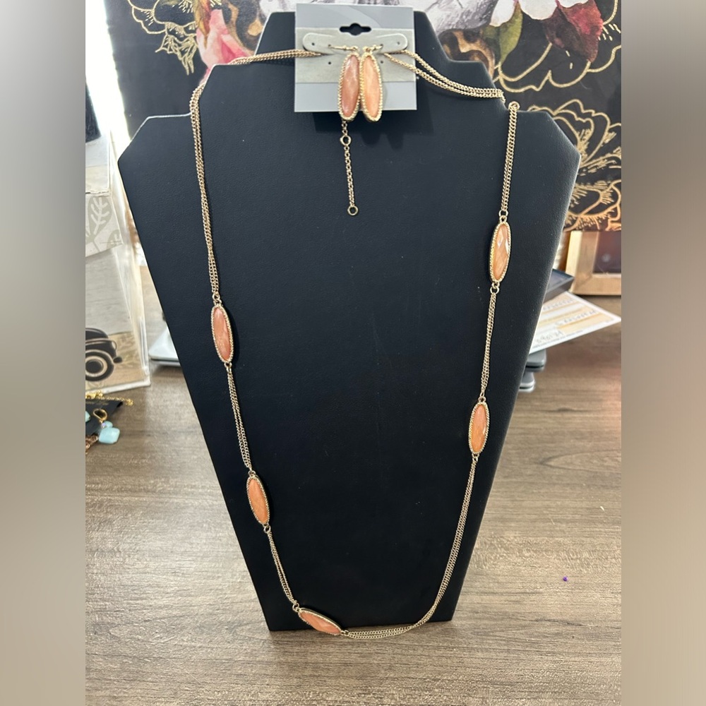 Necklace set NWOT